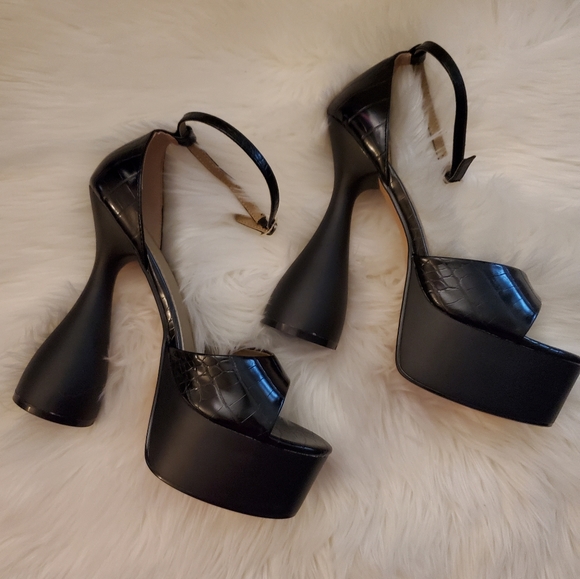 Heels - Picture 5 of 9